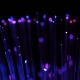 DC Fibr. Extremo de filamentos de fibra iluminados formando destellos.